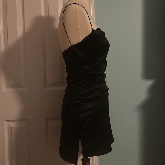 ZAFUL BLACK SATIN SLEEVELESS SQUARE NECK MINI DRESS - Picture 3 of 6